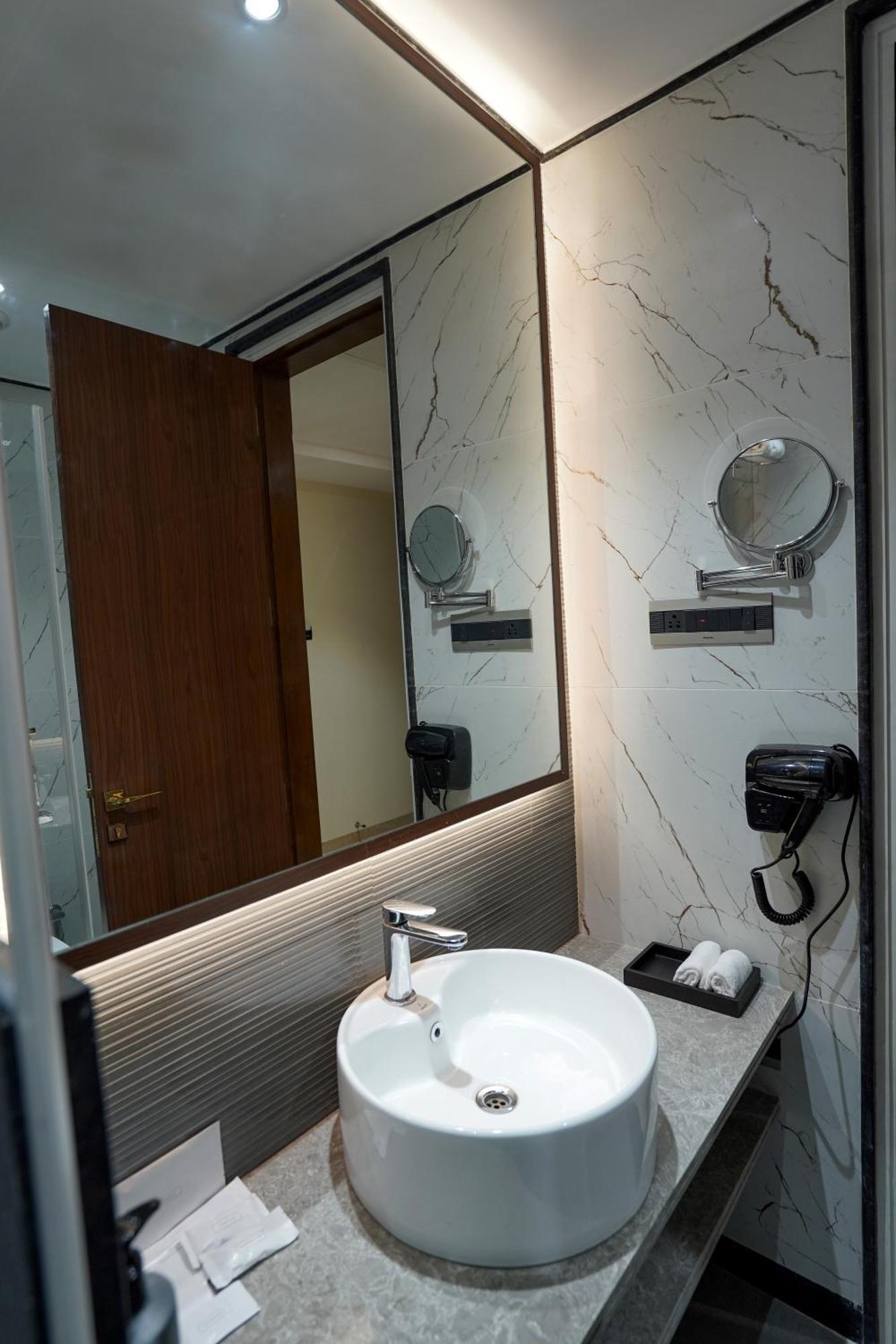 Hotel M2 Square By Monday Premium Nágpur Exteriér fotografie